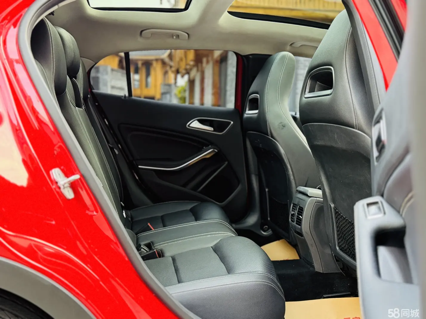 Mercedes-Benz GLA Class 2017 immagine di auto #12