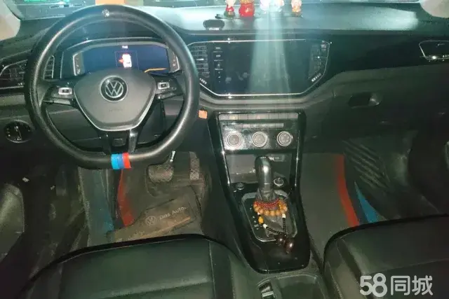 Volkswagen T-Roc 2022 car image #12