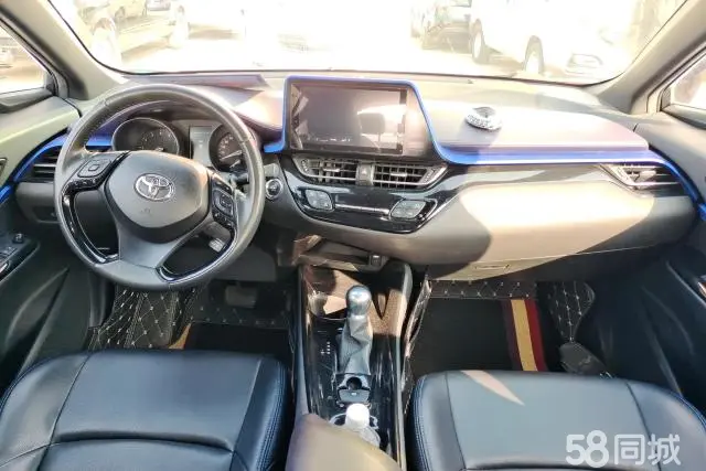 Toyota C-HR 2018 immagine di auto #12