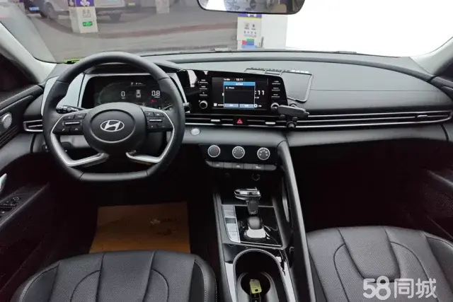 Hyundai Elantra 2025 car image #12