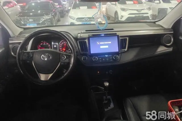 Toyota RAV4 2018 car image #12