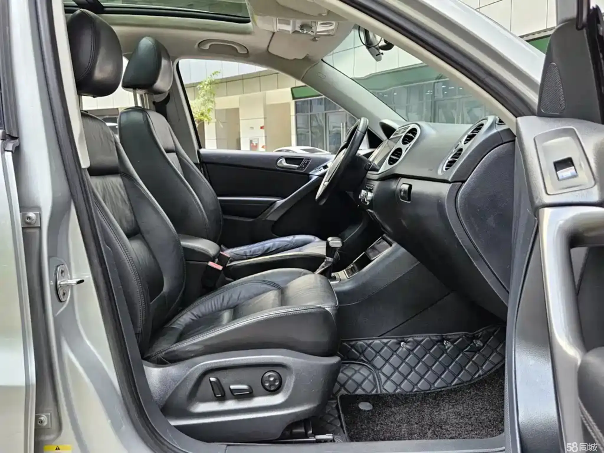 Volkswagen Tiguan 2011 #12 Volkswagen Tiguan 2011 car image #12