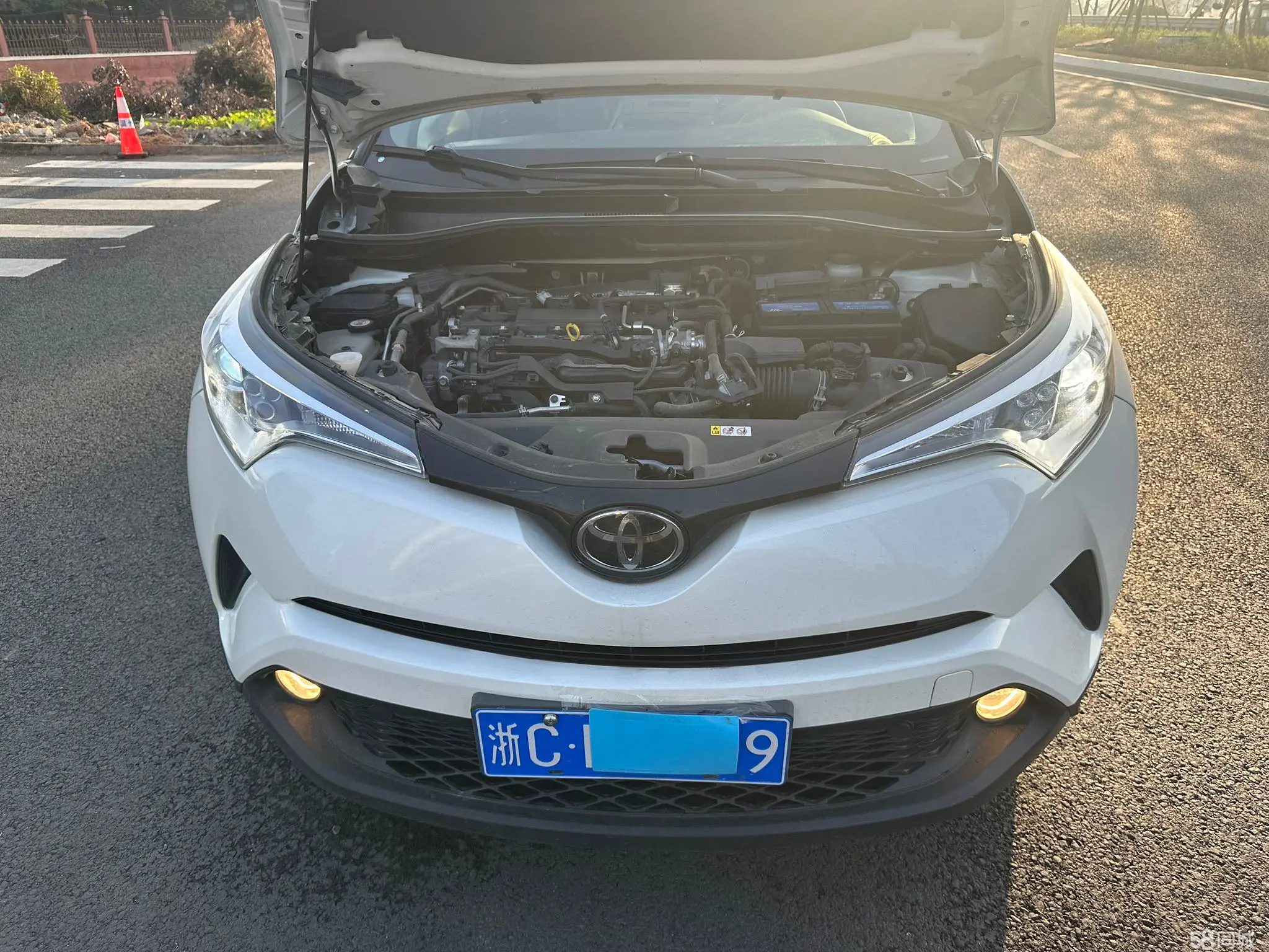 Toyota C-HR 2020 car image #12