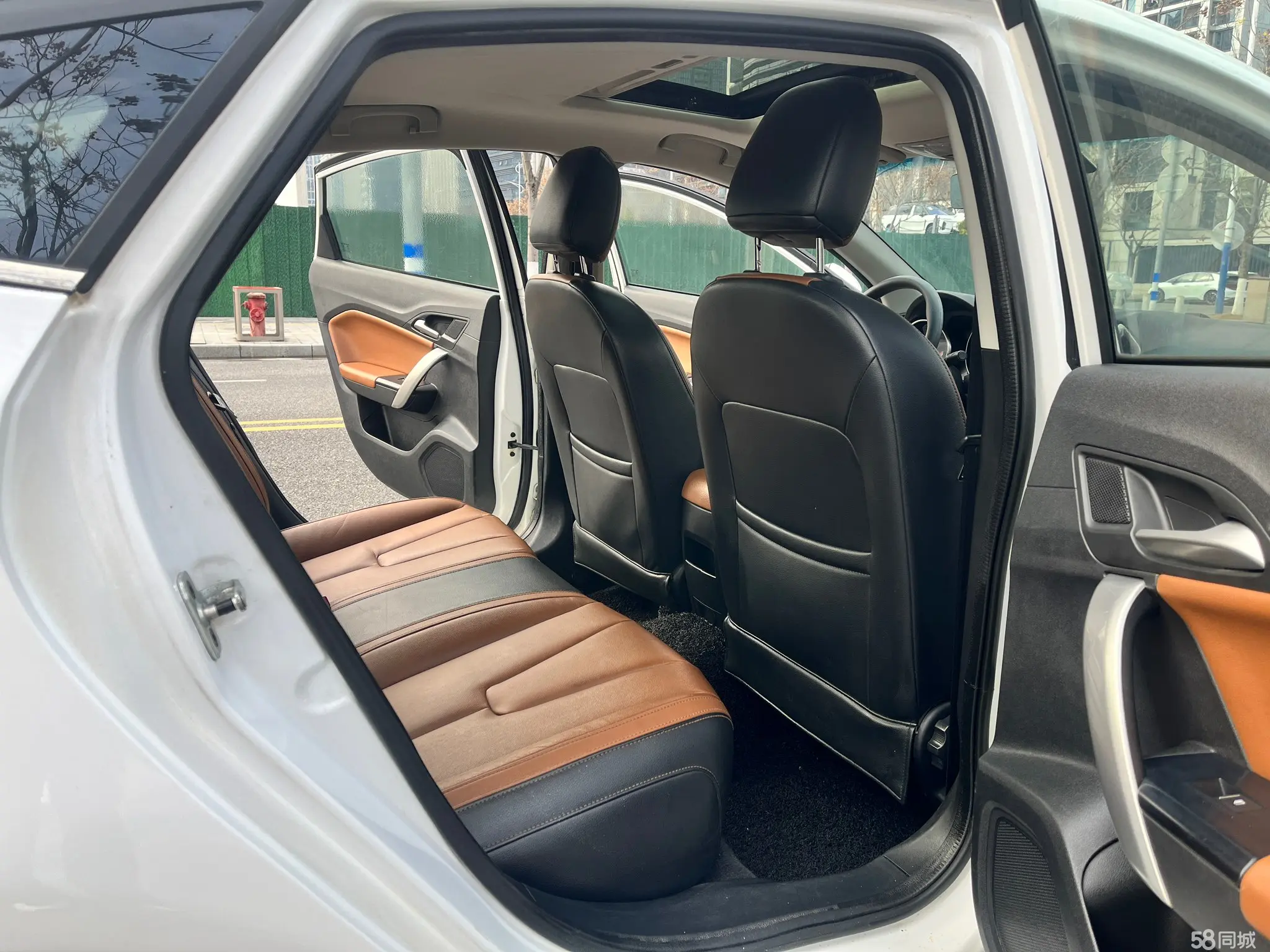 MG GT 2017 car image #12