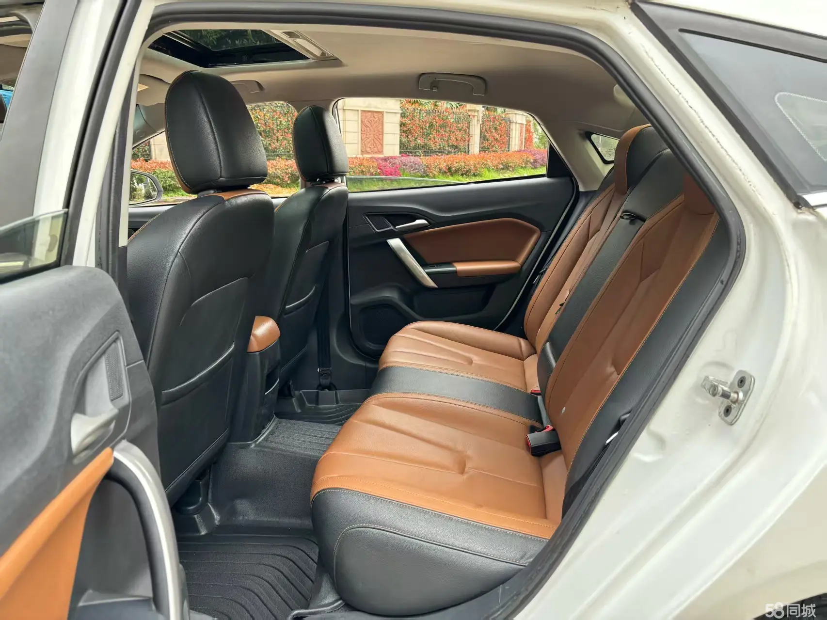 MG GT 2017 car image #12