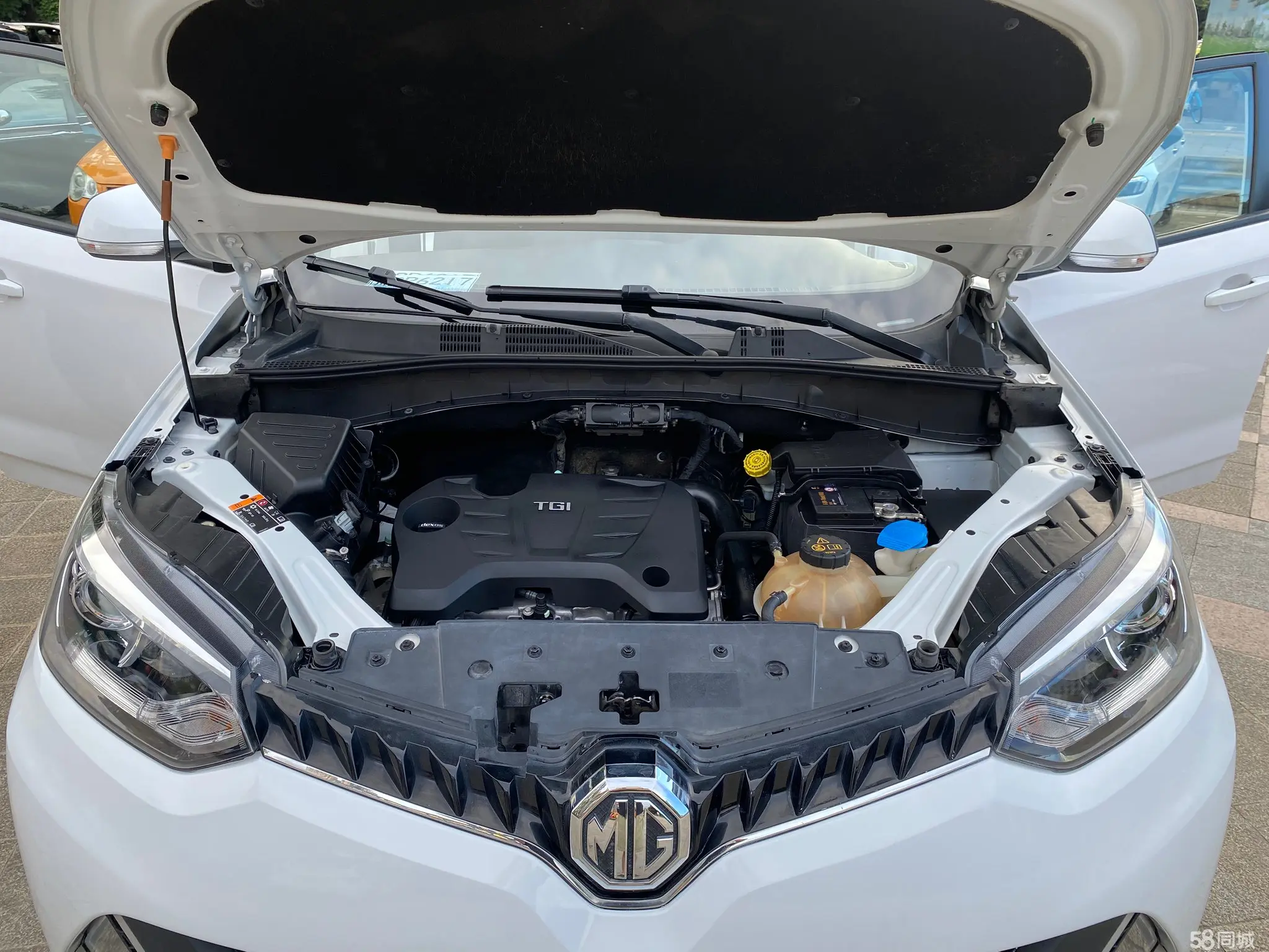 MG GS 2015 car image #12