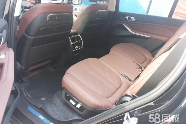 BMW X7 2024 car image #12