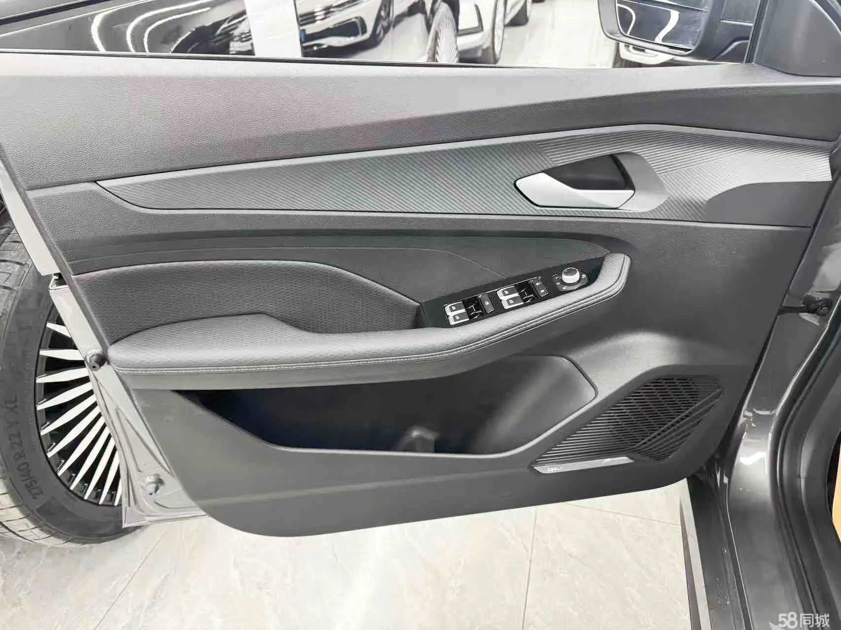 Binray 2025 car image #12