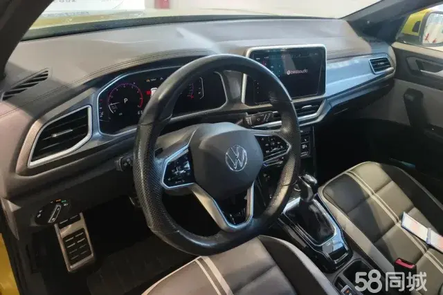 Volkswagen T-Roc 2023 car image #12