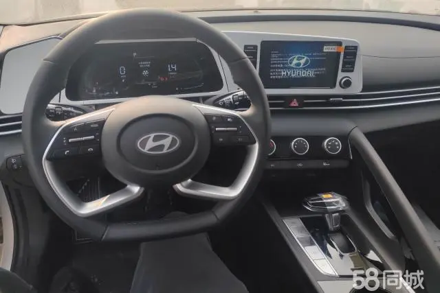 Hyundai Elantra 2025 car image #12