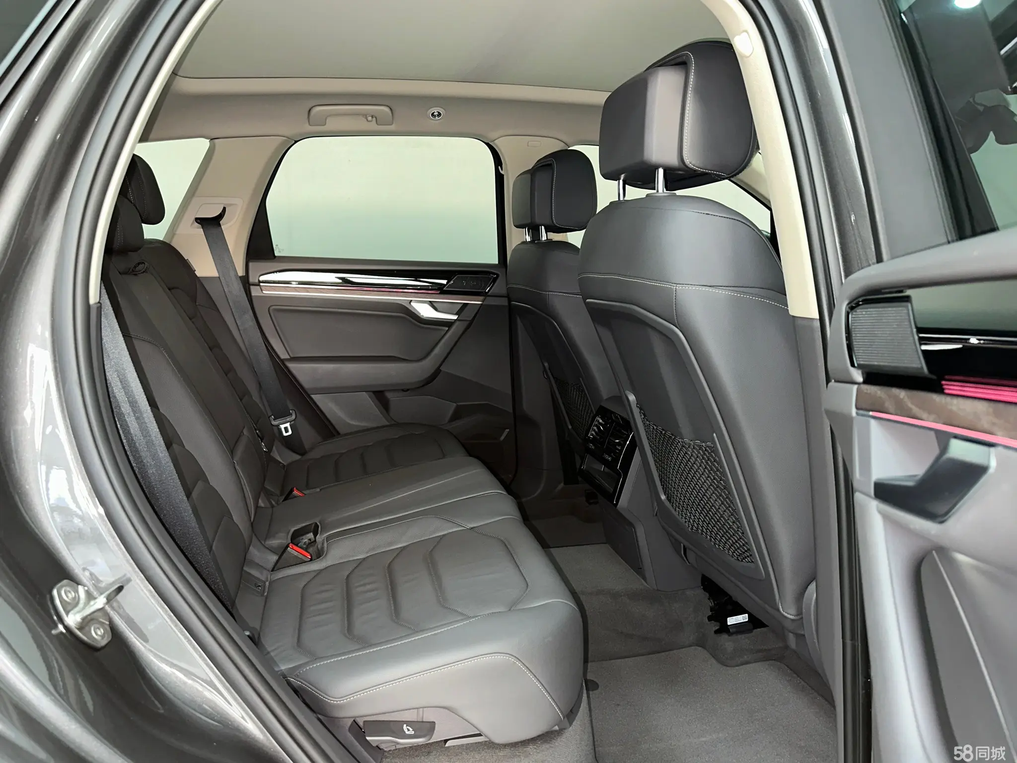 Volkswagen Touareg 2020 car image #12