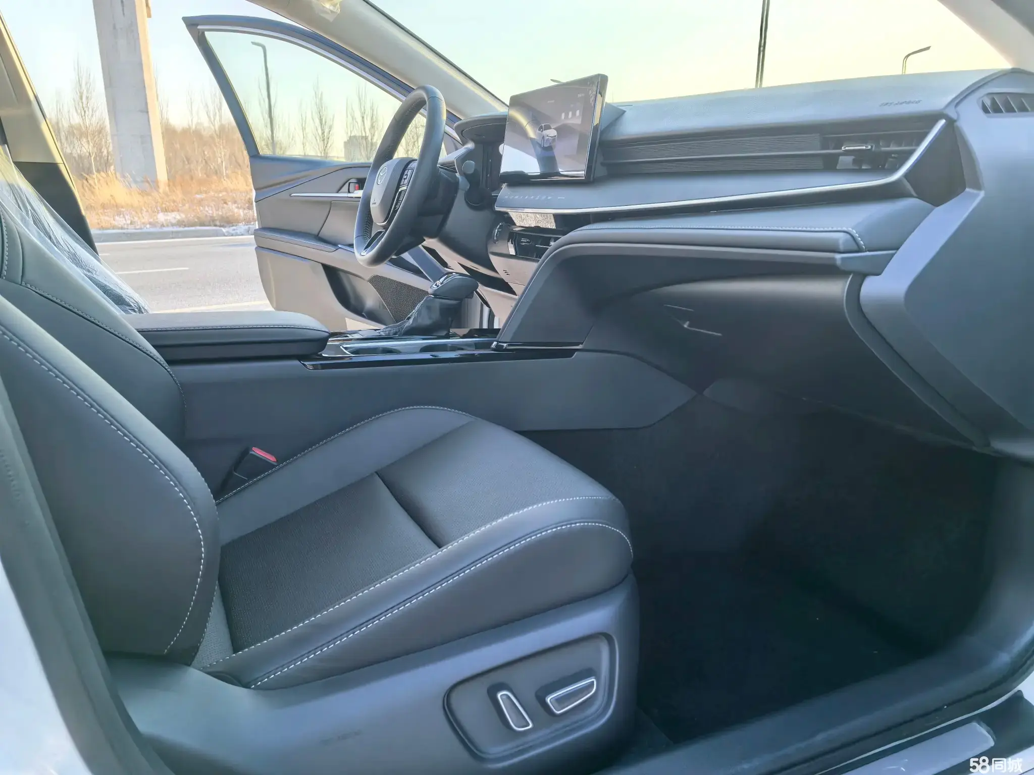 Toyota Camry 2025 immagine di auto #12