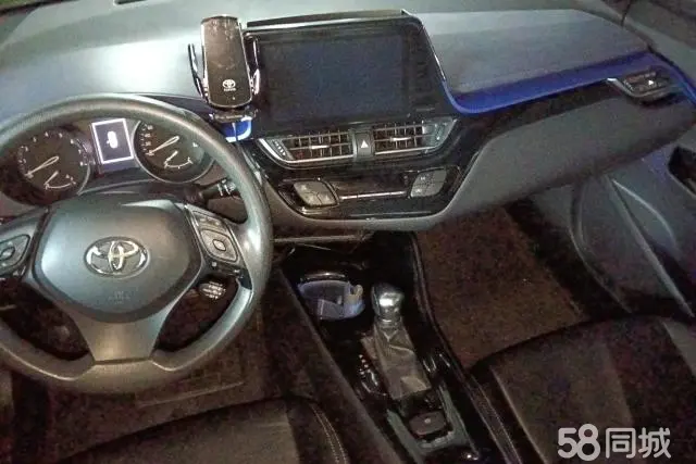 Toyota C-HR 2019 car image #12