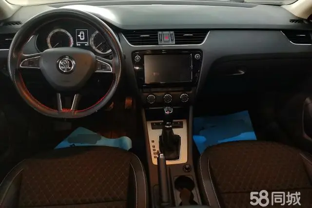 Skoda Octavia 2019 car image #12