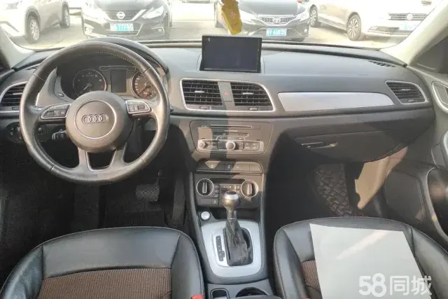 Audi Q3 2017 car image #12