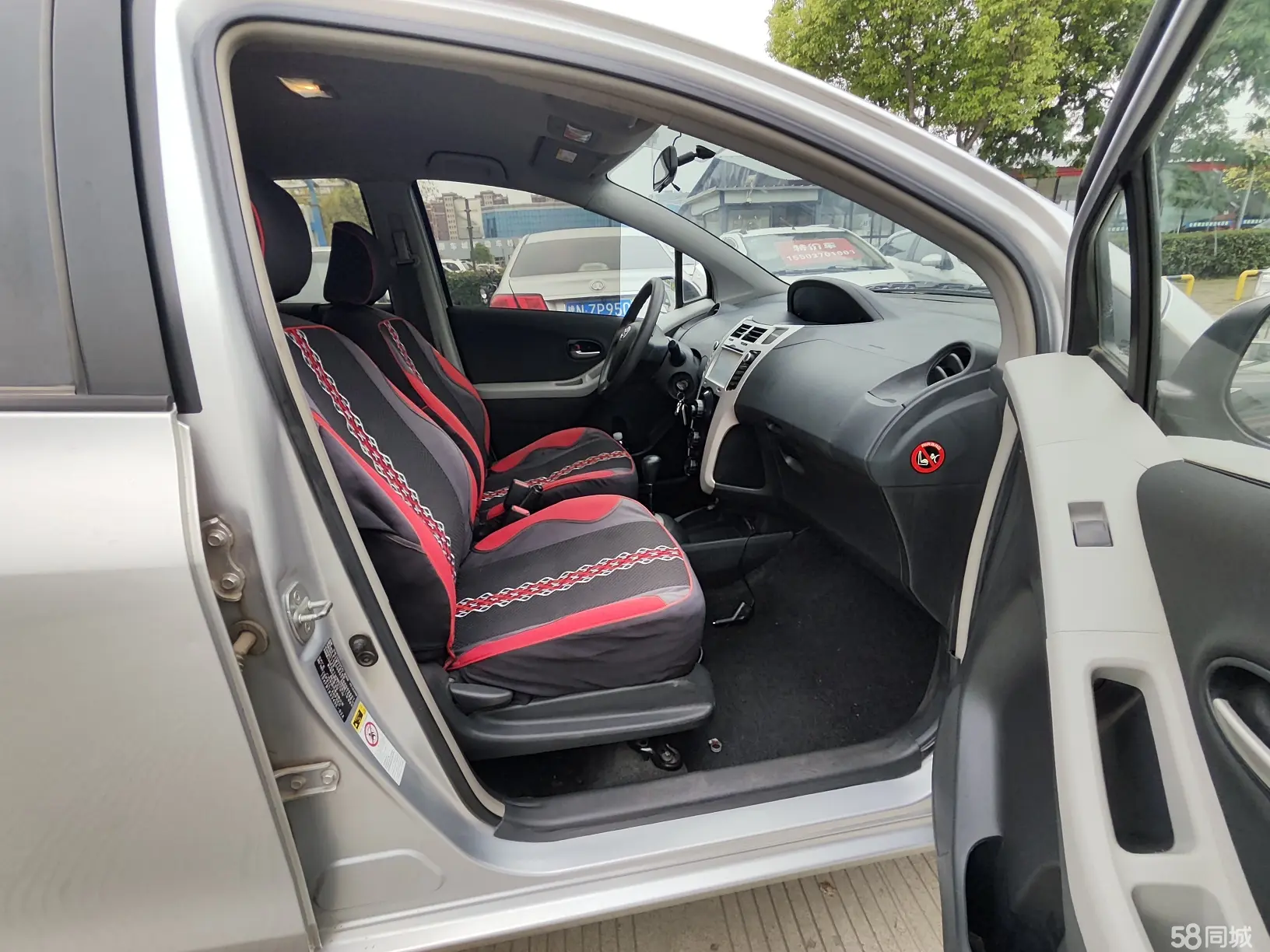 Toyota Yaris 2011 car image #12