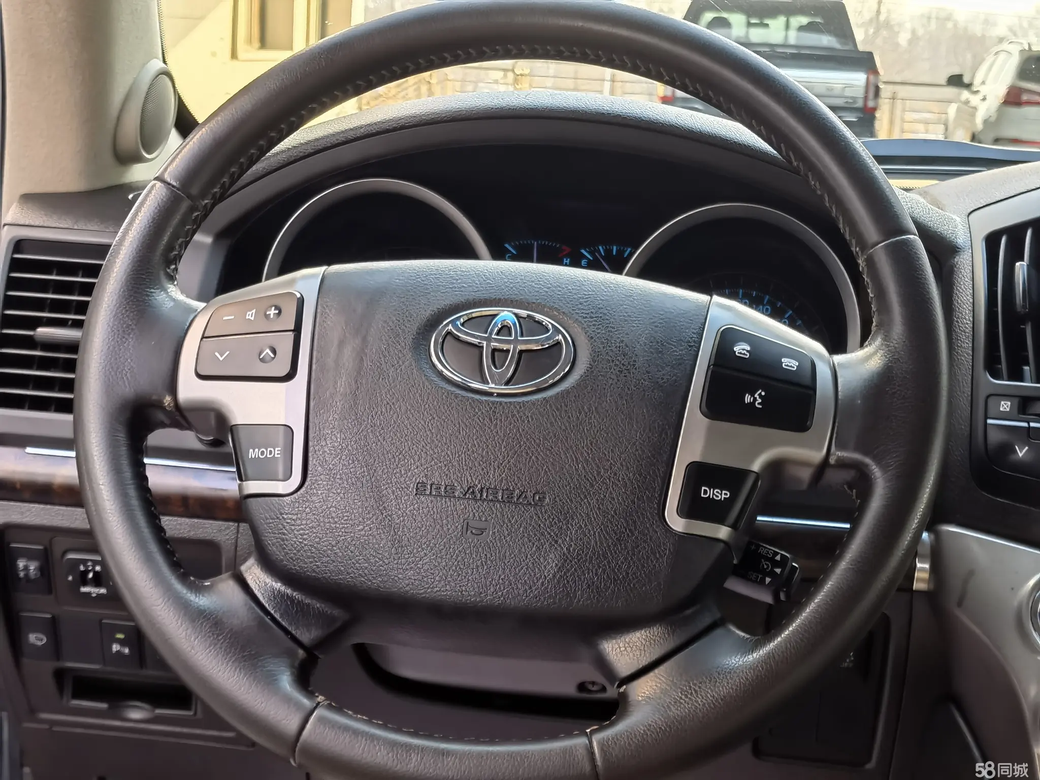 Toyota Land Cruiser 2010 car image #12