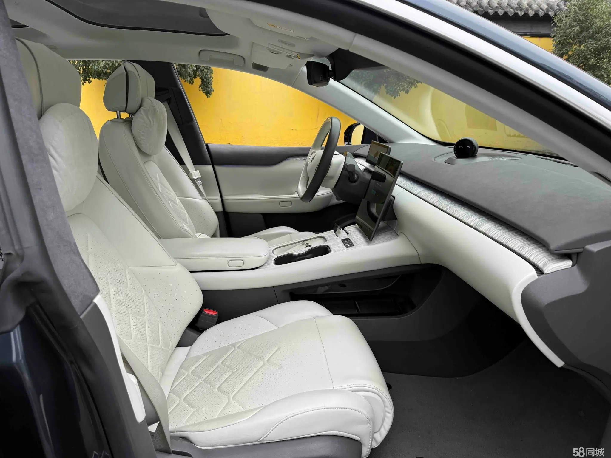 NIO ET7 2022 car image #12