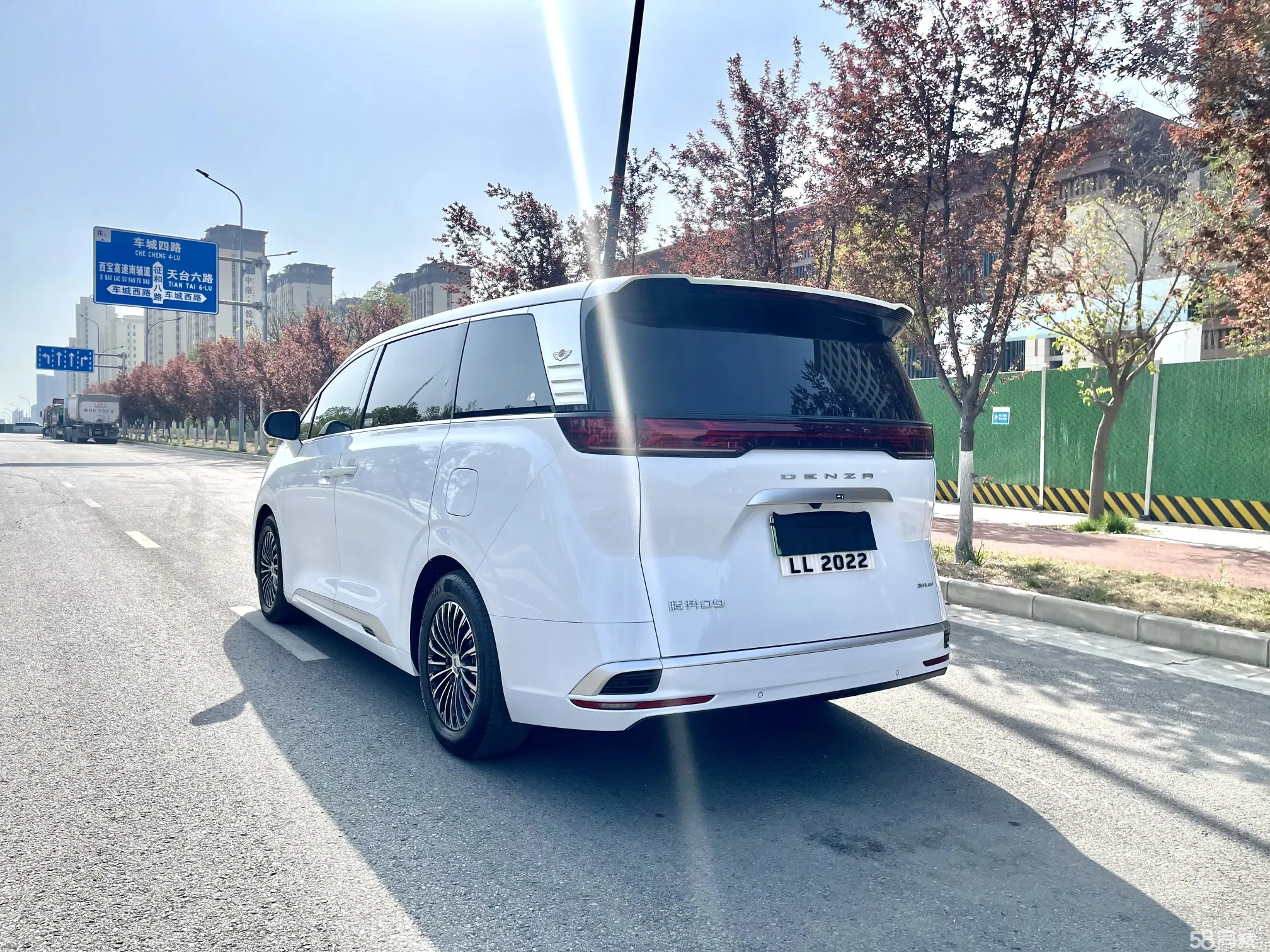 Denza D9 2024 immagine di auto #12