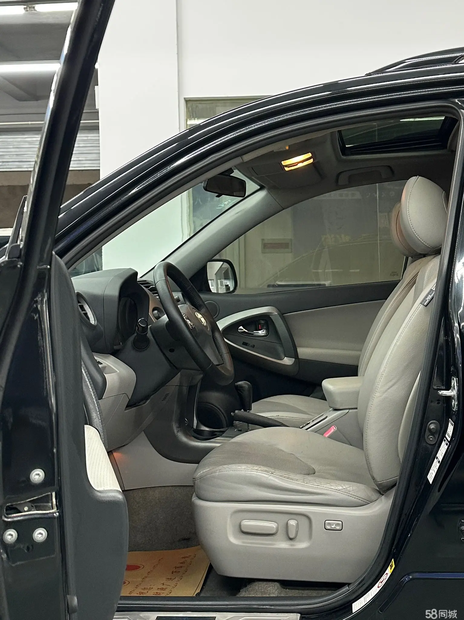 Toyota RAV4 2009 car image #12