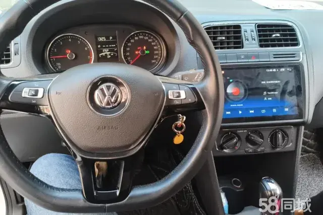 Volkswagen Polo 2016 car image #12