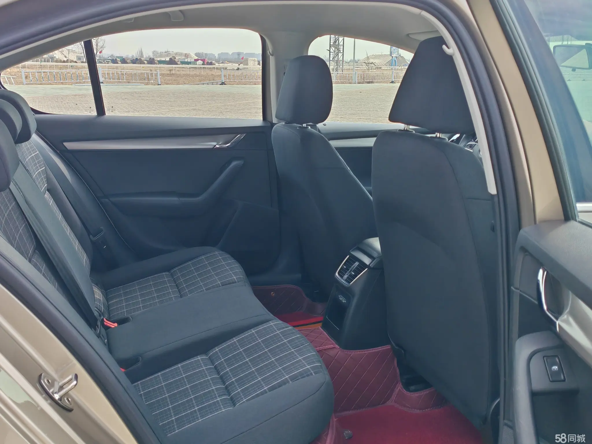 Skoda Octavia 2018 car image #12