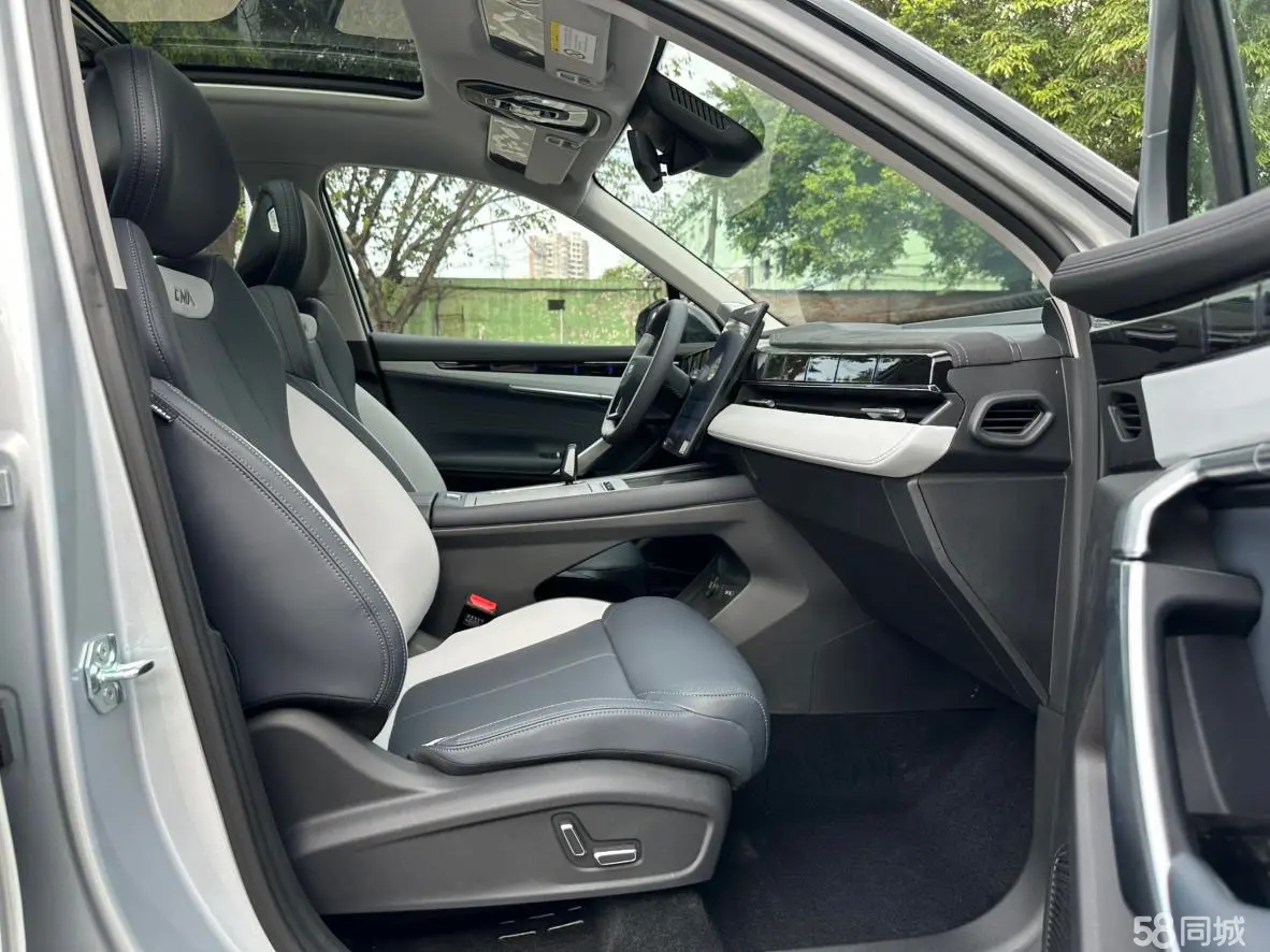 GEELY Boyue L 2026 car image #12