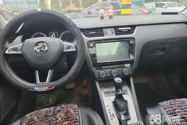 Skoda Octavia 2018 car image #12