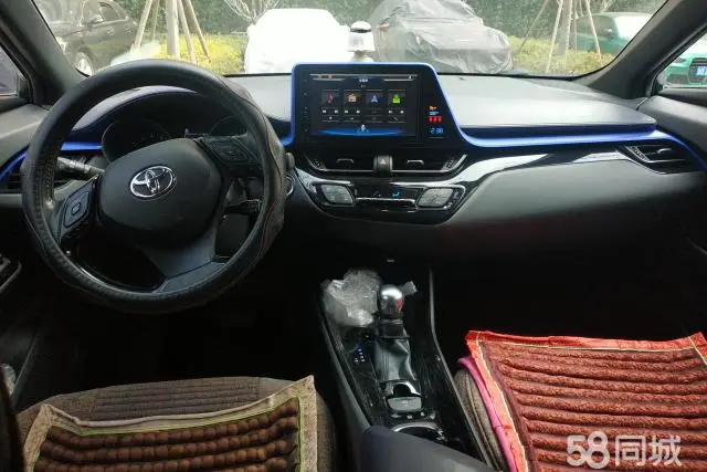 Toyota C-HR 2018 car image #12