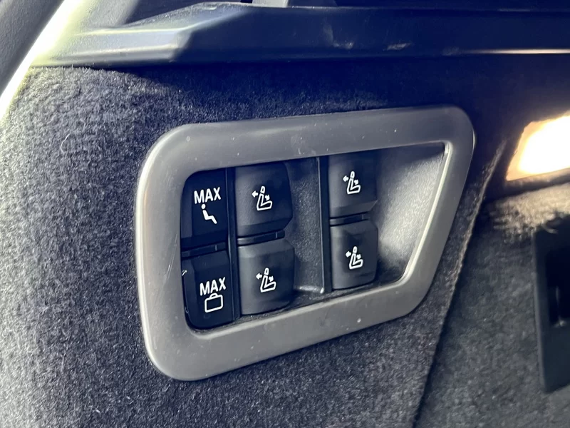 BMW X7 M60i 2023 car image #12