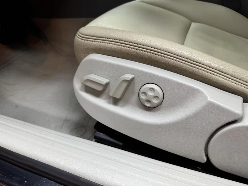 Audi A6 2019 car image #12