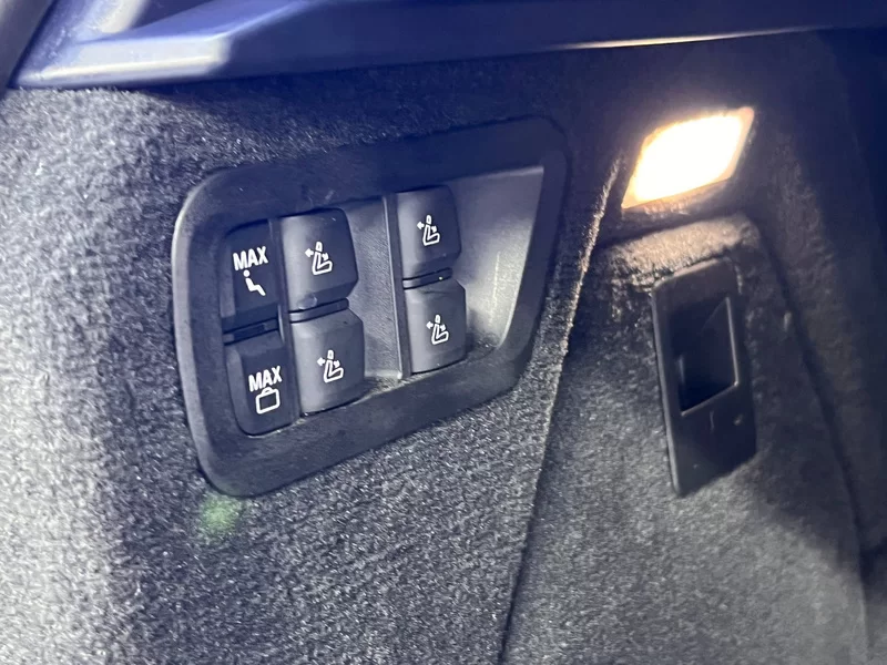 BMW X7 M60i 2022 #12 BMW X7 M60i 2022 car image #12