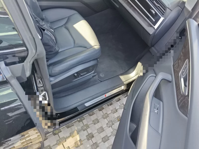 Audi RS Q8 2024 car image #12