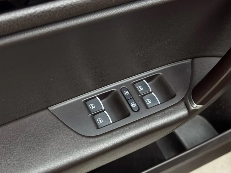 Volkswagen Touareg 2016 car image #12