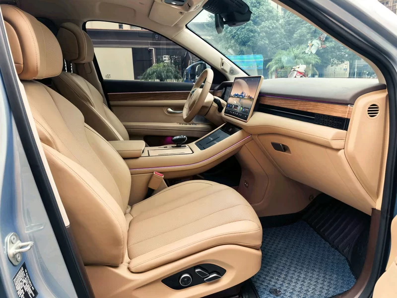 Toyota RAV4 2023 car image #12