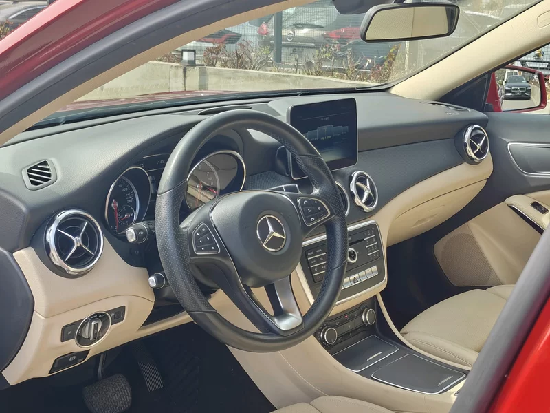 Mercedes-Benz GLA Class 2017 car image #12