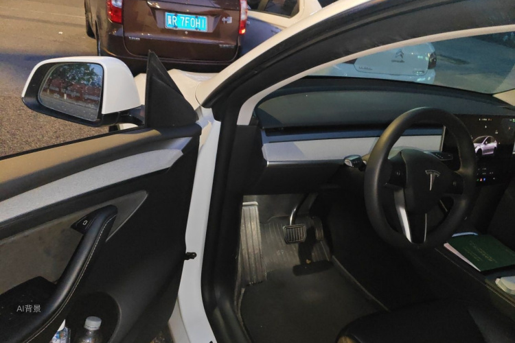 Tesla Model Y 2024 immagine di auto #18