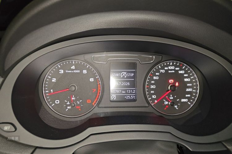 Audi Q3 2018 car image #13