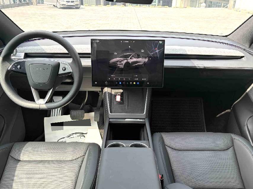 Tesla Model Y 2026 #7 Tesla Model Y 2026 car image #7