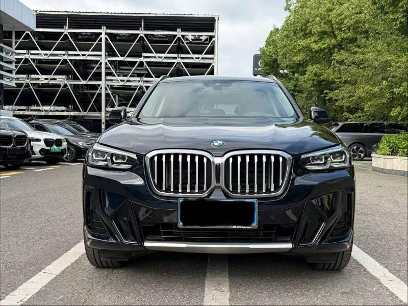 BMW X3 2024 car image #2