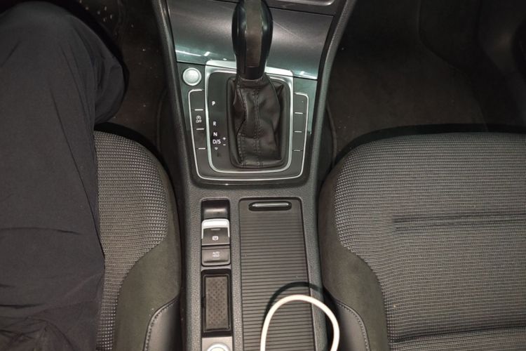 Volkswagen Golf 2020 car image #18