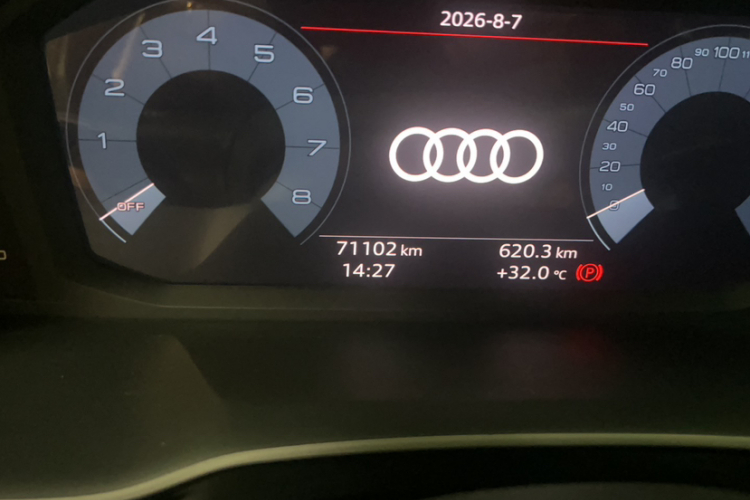 Audi Q3 2020 car image #8