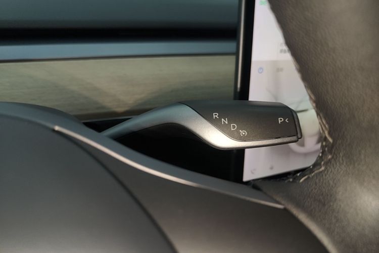 Tesla Model Y 2021 #14 Tesla Model Y 2021 car image #14