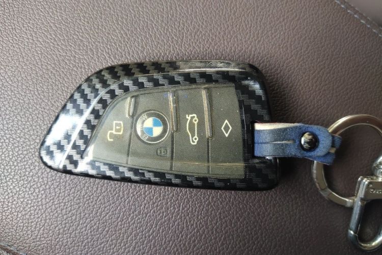 BMW 3 Series 2019 car image #11