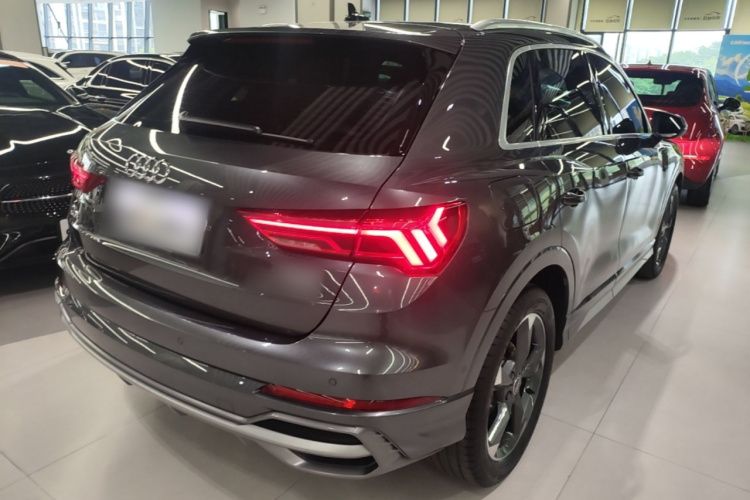 Audi Q3 2023 car image #7