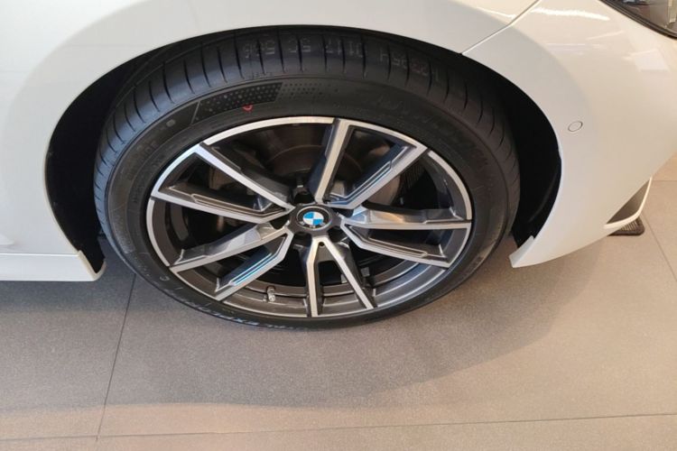 BMW 3 Series 2023 car image #9