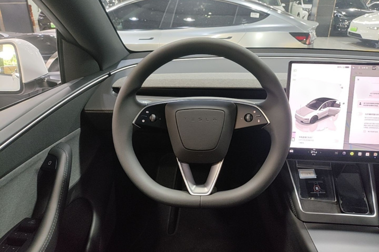 Tesla Model Y 2026 #11 Tesla Model Y 2026 car image #11