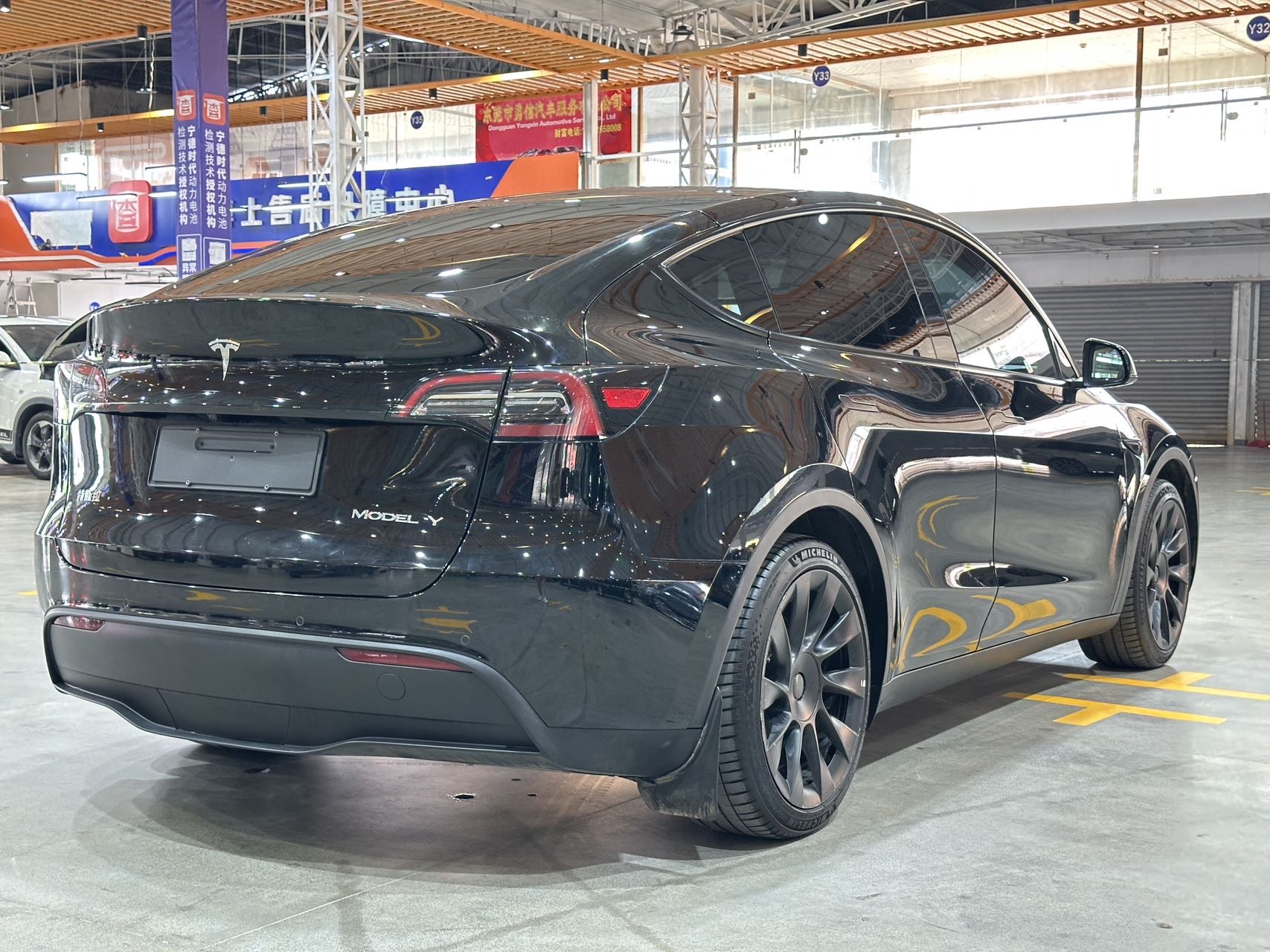 Tesla Model Y 2023 car image #5
