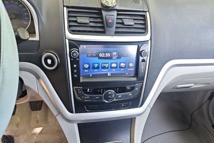 GEELY Emgrand 2015 #15 GEELY Emgrand 2015 car image #15