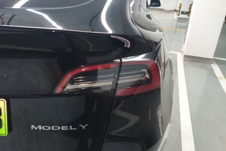Tesla Model Y 2022 car image #8